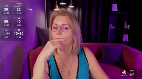 Snapshot of annielight chatting on 09-16-25, 05:52 Annie online show from 09-16-25, 05:52