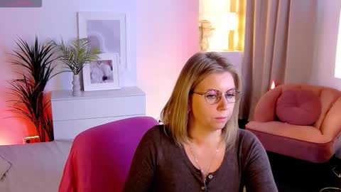 Snapshot of annielight chatting on 09-30-25, 05:56 Annie online show from 09-30-25, 05:56