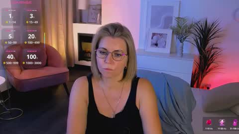 Snapshot of annielight chatting on 10-06-25, 05:49 Annie online show from 10-06-25, 05:49