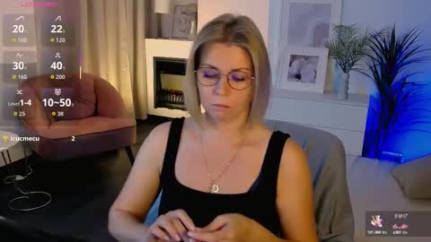 Snapshot of annielight chatting on 10-07-25, 06:10 Annie online show from 10-07-25, 06:10