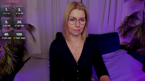 Snapshot of annielight chatting on 11-10-25, 05:50 Annie online show from 11-10-25, 05:50