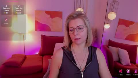 Snapshot of annielight chatting on 11-12-25, 06:03 Annie online show from 11-12-25, 06:03