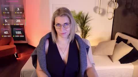 Snapshot of annielight chatting on 11-15-25, 06:00 Annie online show from 11-15-25, 06:00