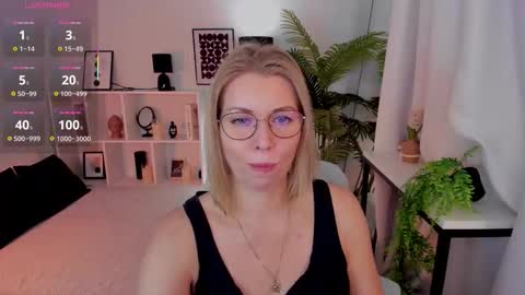 Snapshot of annielight chatting on 11-22-25, 01:54 Annie online show from 11-22-25, 01:54