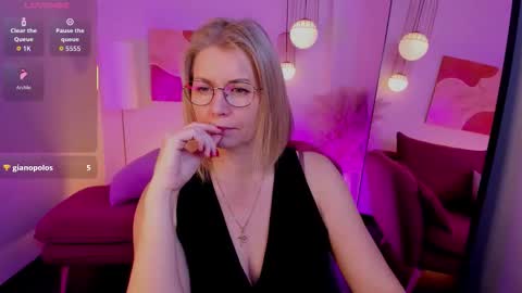 Snapshot of annielight chatting on 11-23-25, 01:44 Annie online show from 11-23-25, 01:44