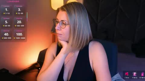 Snapshot of annielight chatting on 11-27-25, 01:57 Annie online show from 11-27-25, 01:57