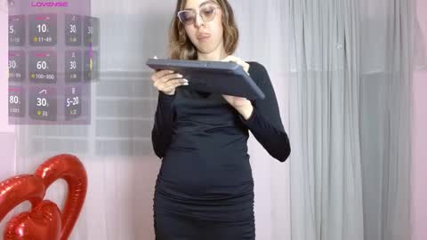 Snapshot of anniesparkle chatting on 02-20-26, 12:29 Annie Sparkle online show from 02-20-26, 12:29