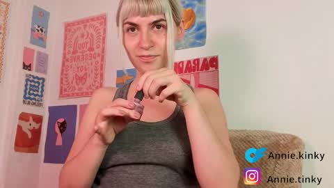 annietinky online show from 04-09-26, 01:49