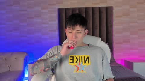 Annie  Alex online show from 01-03-25, 01:25