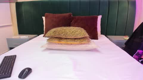 ANNIE  online show from 10-31-25, 05:14