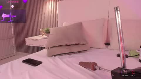 Snapshot of anniie_clarkson chatting on 06-20-26, 08:55 ANNIE online show from 06-20-26, 08:55