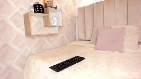 Annie Queen online show from 05-20-26, 03:56