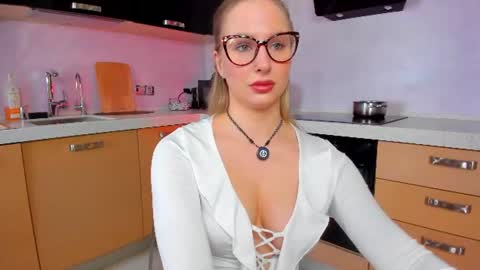 Snapshot of annlovesexxx chatting on 06-25-26, 09:36 Ann 8am-3pm ESTNY time online show from 06-25-26, 09:36
