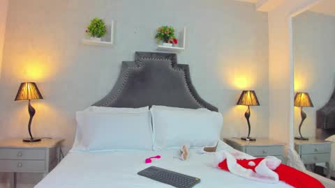 Anntonia Woods  online show from 12-24-24, 01:50