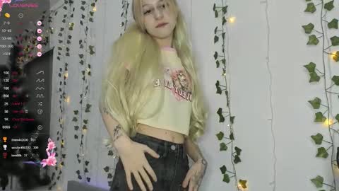 Snapshot of anny_0luv chatting on 12-17-25, 05:52 annymeow online show from 12-17-25, 05:52