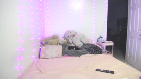  INDEPENDENT MODEL next srteam 240624 online show from 09-15-25, 11:27