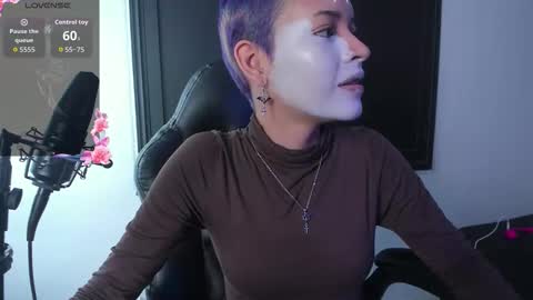 Snapshot of anny_kiitty_ chatting on 11-23-25, 04:01 Anny online show from 11-23-25, 04:01