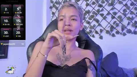 Snapshot of anny_kiitty_ chatting on 12-13-25, 08:04 Anny online show from 12-13-25, 08:04