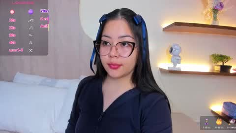 Snapshot of annye01 chatting on 10-24-25, 12:23 A N N Y E  online show from 10-24-25, 12:23