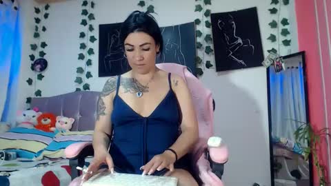 Snapshot of annyevans_ chatting on 02-07-25, 10:52 online show from 02-07-25, 10:52