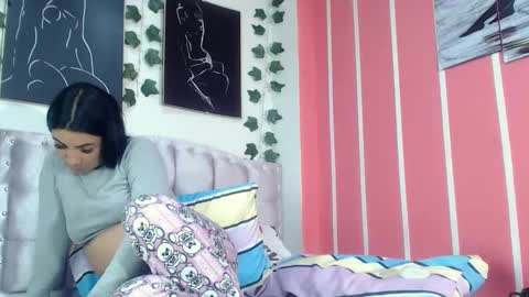 Snapshot of annyevans_ chatting on 02-18-25, 03:32 online show from 02-18-25, 03:32