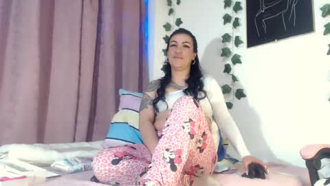 Snapshot of annyevans_ chatting on 09-24-25, 11:57 online show from 09-24-25, 11:57