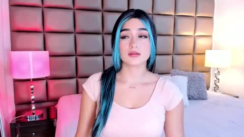 Snapshot of annyhizzle chatting on 02-18-25, 09:20 online show from 02-18-25, 09:20