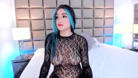 Snapshot of annyhizzle chatting on 03-01-25, 01:00 online show from 03-01-25, 01:00