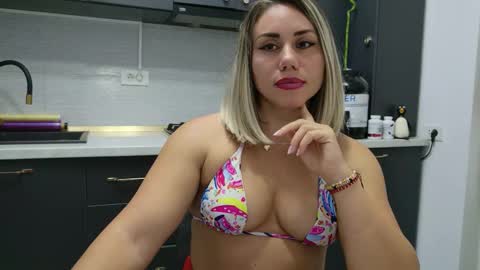 Snapshot of annyloveyou chatting on 09-30-25, 07:19 Annyfit4you online show from 09-30-25, 07:19
