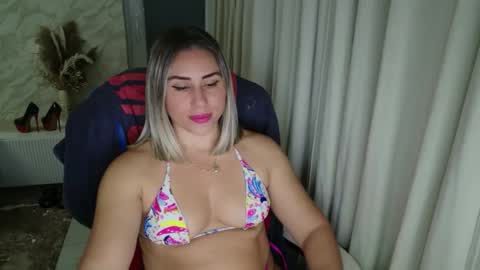 Snapshot of annyloveyou chatting on 10-03-25, 07:11 Annyfit4you online show from 10-03-25, 07:11