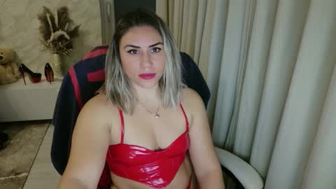 Snapshot of annyloveyou chatting on 11-12-25, 03:07 Annyfit4you online show from 11-12-25, 03:07