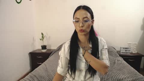 Snapshot of annyroberts_89 chatting on 01-25-25, 11:32 Anny online show from 01-25-25, 11:32