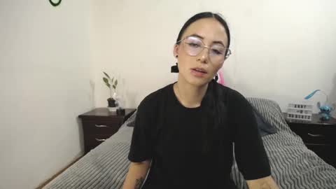 Snapshot of annyroberts_89 chatting on 02-21-25, 01:22 Anny online show from 02-21-25, 01:22