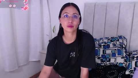 Snapshot of annyroberts_89 chatting on 10-14-25, 11:33 Anny online show from 10-14-25, 11:33