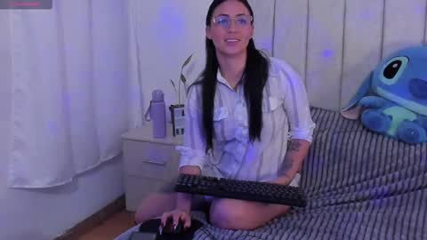 Snapshot of annyroberts_89 chatting on 11-20-25, 10:09 Anny online show from 11-20-25, 10:09