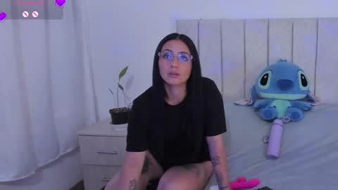 Snapshot of annyroberts_89 chatting on 11-21-25, 10:19 Anny online show from 11-21-25, 10:19