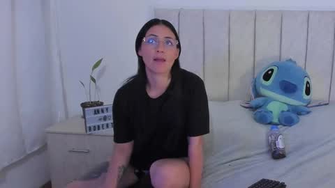 Snapshot of annyroberts_89 chatting on 11-25-25, 11:16 Anny online show from 11-25-25, 11:16