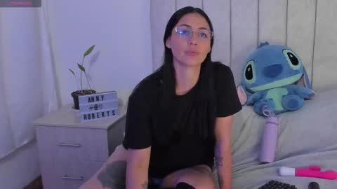 Snapshot of annyroberts_89 chatting on 11-28-25, 10:45 Anny online show from 11-28-25, 10:45