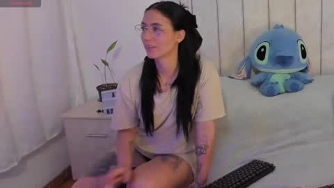 Snapshot of annyroberts_89 chatting on 11-29-25, 10:24 Anny online show from 11-29-25, 10:24