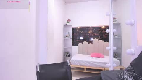 Anny online show from 10-24-25, 07:54