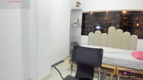 Anny online show from 10-25-25, 08:36