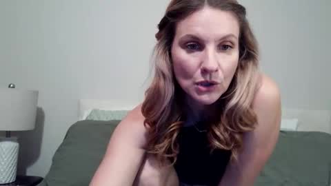 Snapshot of ansleypage chatting on 04-19-26, 02:44 heyitsansley online show from 04-19-26, 02:44