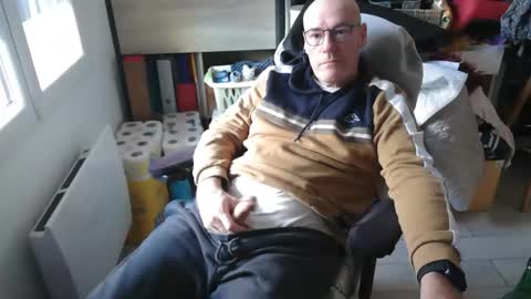 Snapshot of antares590 chatting on 11-11-25, 11:54 antares590 online show from 11-11-25, 11:54