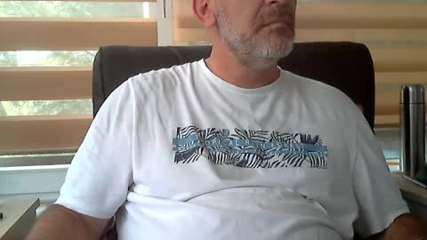 Snapshot of antheris chatting on 10-13-25, 01:44 antheris online show from 10-13-25, 01:44