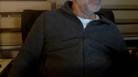 Snapshot of antheris chatting on 10-15-25, 07:03 antheris online show from 10-15-25, 07:03