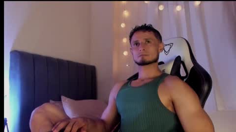 Snapshot of anthony_lewis_ chatting on 09-17-25, 05:09 Adonys Creeb online show from 09-17-25, 05:09