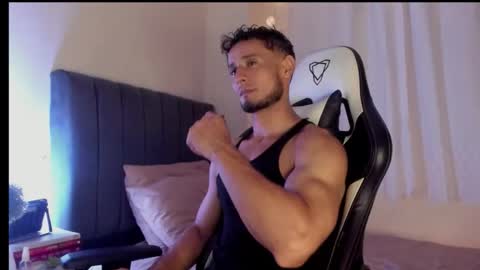 Snapshot of anthony_lewis_ chatting on 09-18-25, 06:48 Adonys Creeb online show from 09-18-25, 06:48