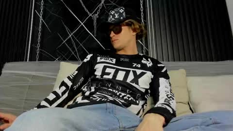Snapshot of anthonystone_ chatting on 05-28-26, 11:02 Anthonny online show from 05-28-26, 11:02