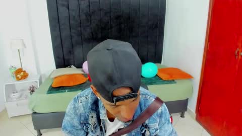       online show from 03-08-25, 12:00