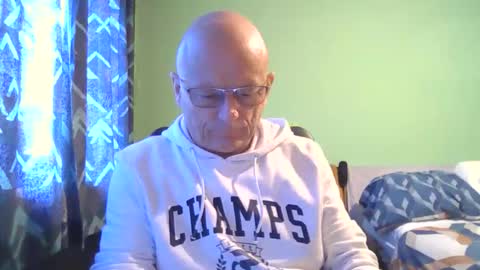 Snapshot of antmatt2025 chatting on 09-24-25, 08:06 antmatt2025 online show from 09-24-25, 08:06